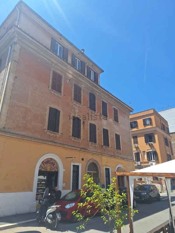 appartamento in vendita a Roma in zona Tuscolano