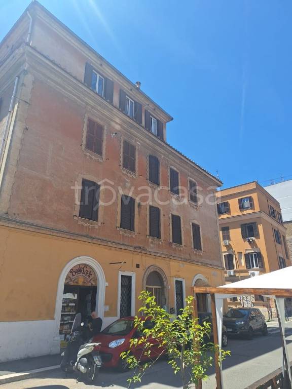 appartamento in vendita a Roma in zona Tuscolano
