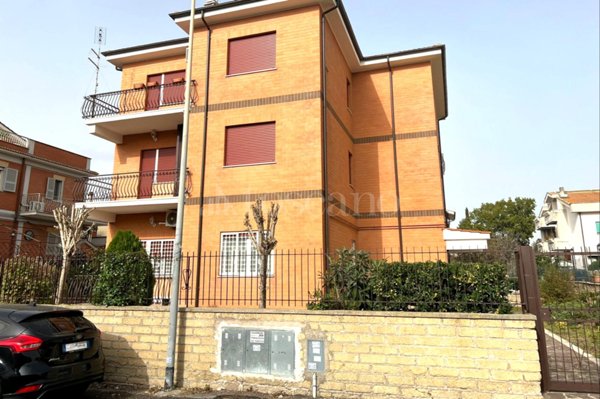 appartamento in vendita a Roma in zona Selva Candida