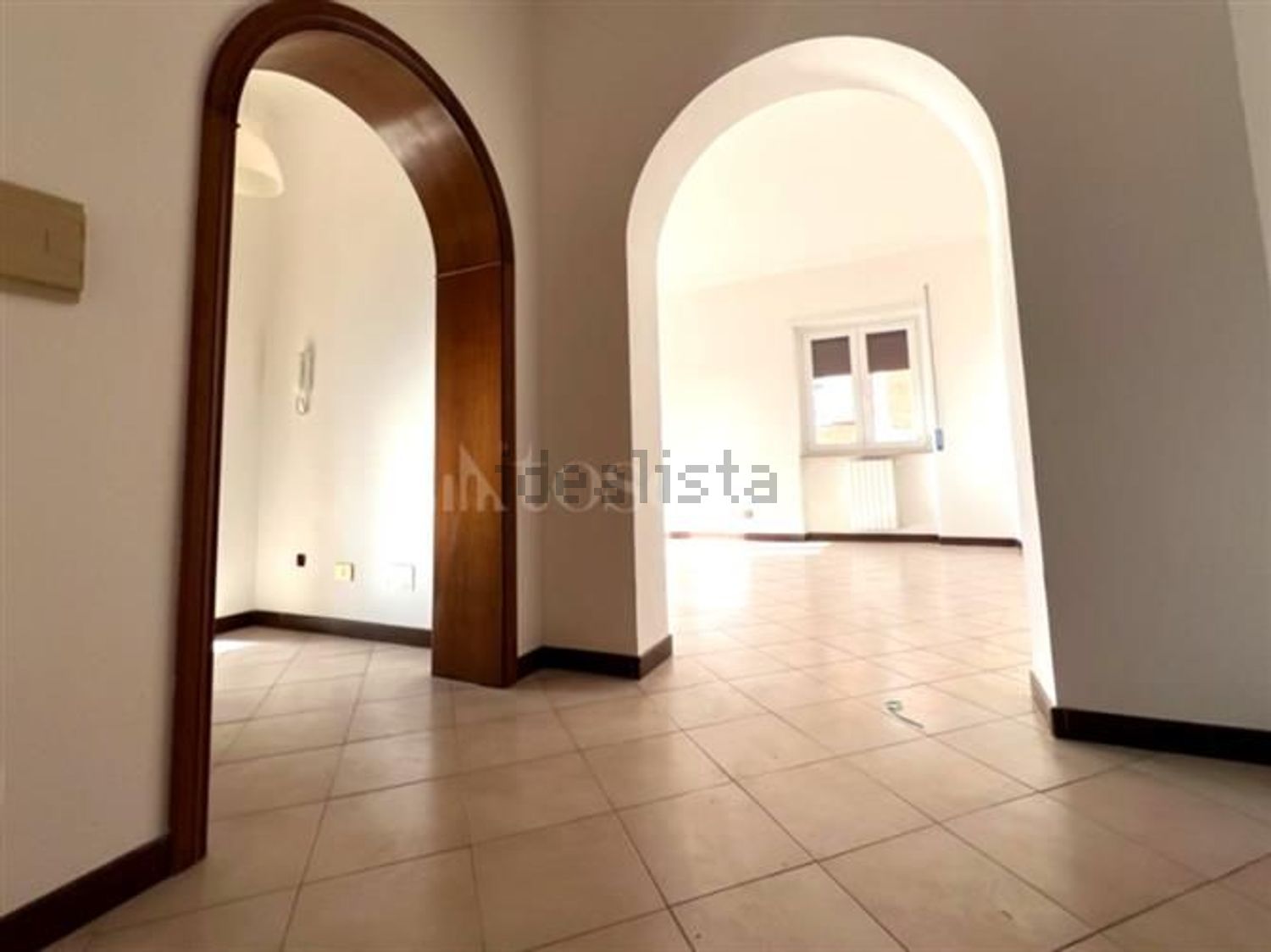 appartamento in vendita a Roma in zona Pantan Monastero