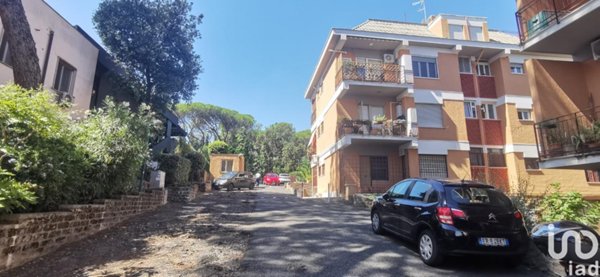 appartamento in vendita a Roma in zona Tomba di Nerone