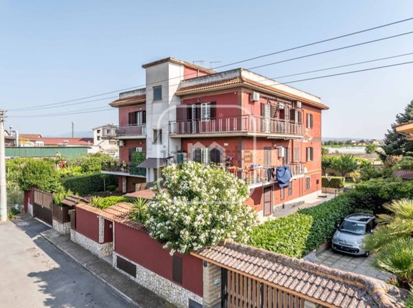appartamento in vendita a Roma in zona Colle Prenestino