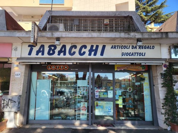negozio in vendita a Roma in zona EUR
