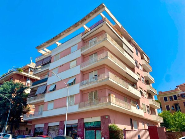 appartamento in vendita a Roma in zona Tuscolano