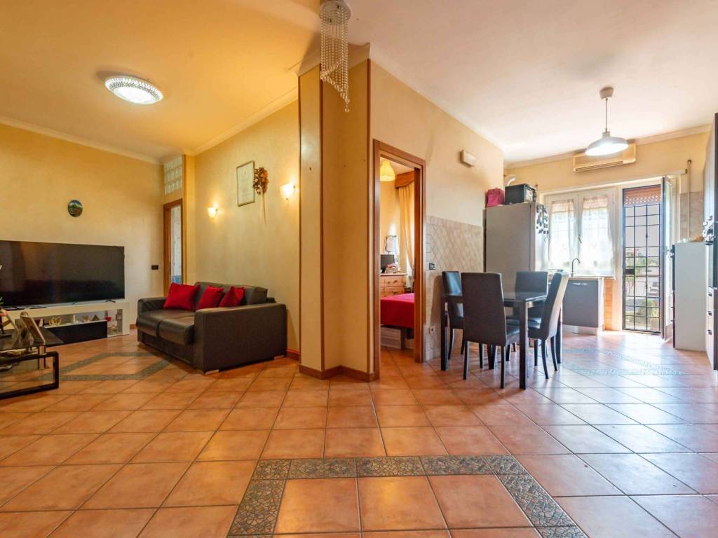 appartamento in vendita a Roma in zona Lunghezza