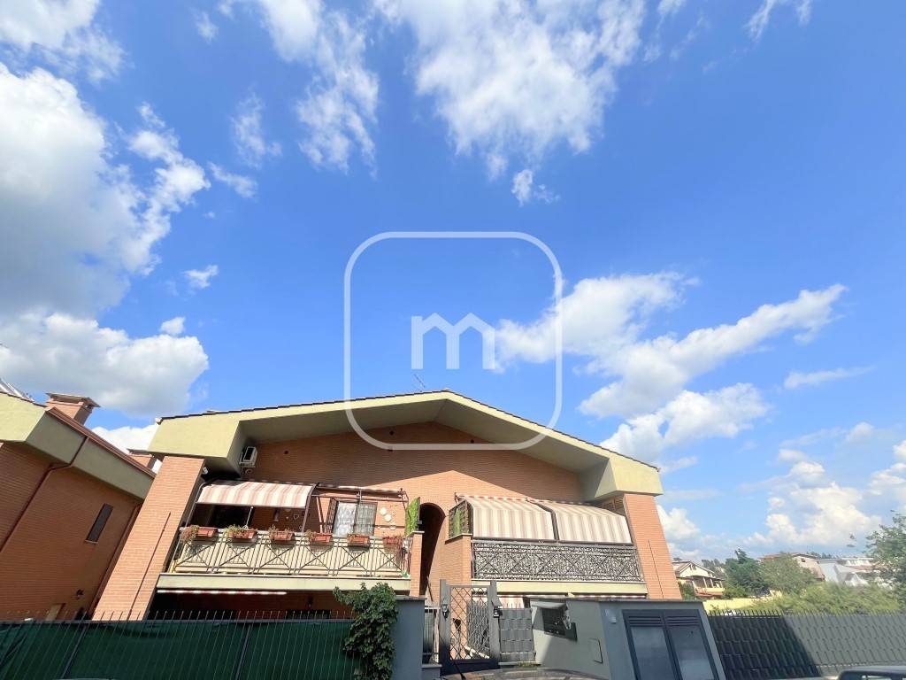 appartamento in vendita a Roma in zona Lunghezza