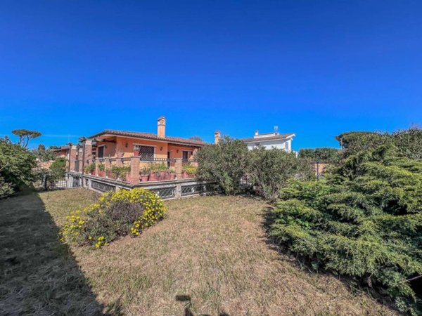 casa indipendente in vendita a Roma in zona Infernetto