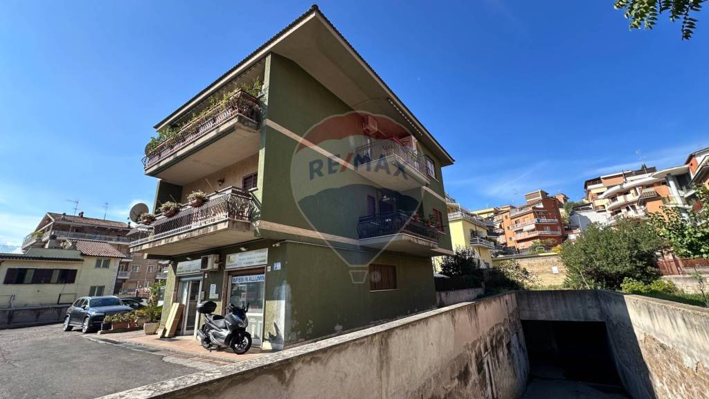 locale commerciale in vendita a Roma in zona Aurelio