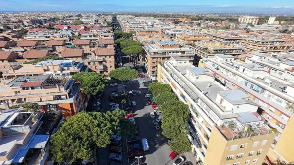 appartamento in vendita a Roma in zona Ostia