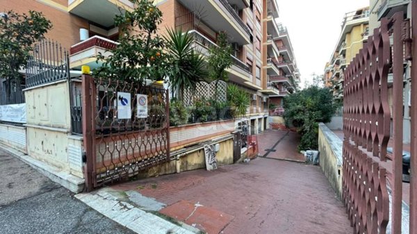 locale commerciale in vendita a Roma in zona Ostia