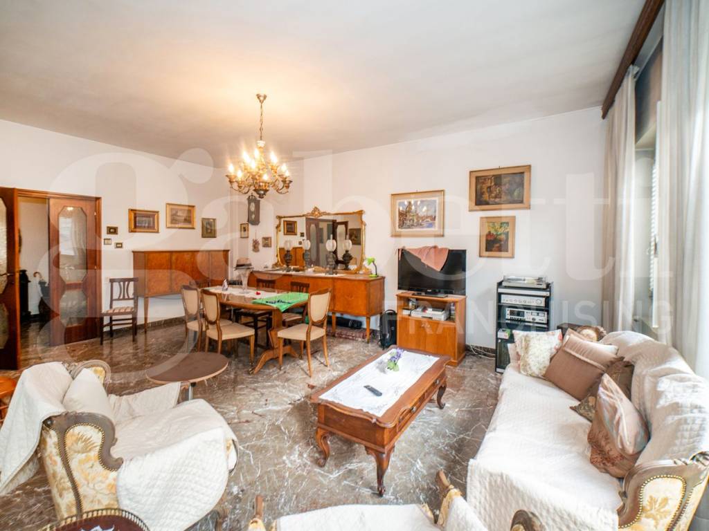 appartamento in vendita a Roma in zona Ardeatino