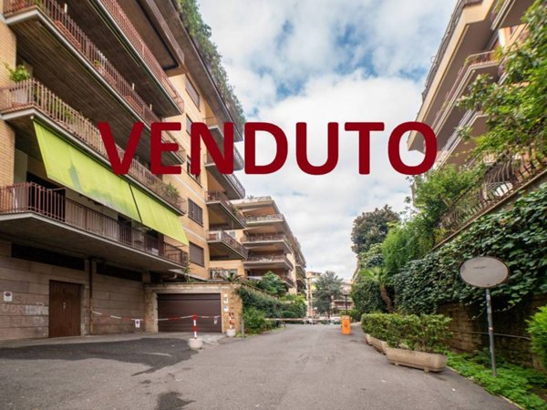 appartamento in vendita a Roma in zona Ardeatino