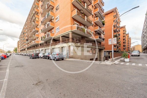 negozio in vendita a Roma in zona Collatino