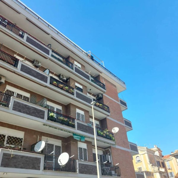 ufficio in vendita a Roma in zona Ostia