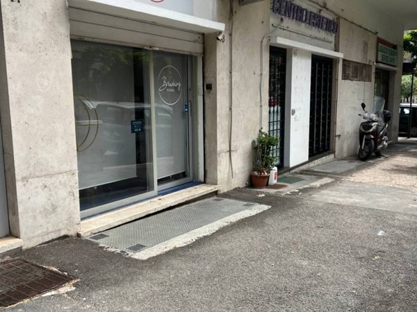 negozio in vendita a Roma in zona Trieste