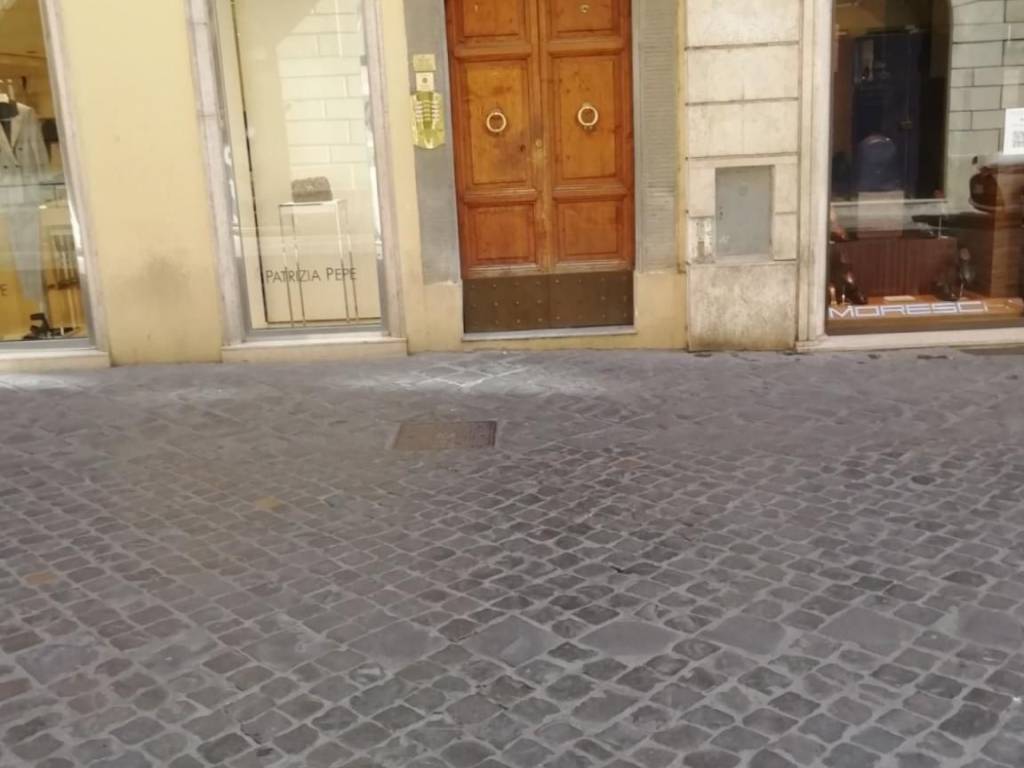 appartamento in vendita a Roma in zona Trevi-Colonna