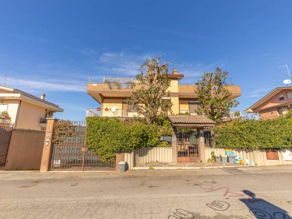 appartamento in vendita a Roma in zona Torre Gaia