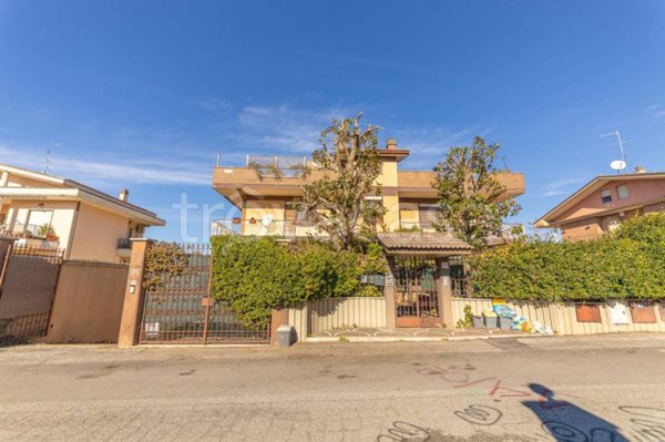 appartamento in vendita a Roma in zona Torre Gaia