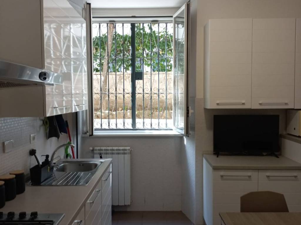 appartamento in vendita a Roma in zona Appio Latino