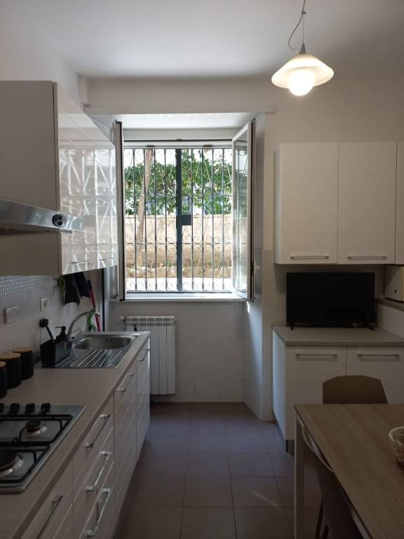 appartamento in vendita a Roma in zona Appio Latino