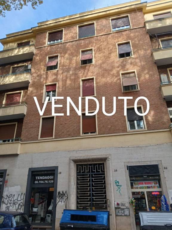 appartamento in vendita a Roma in zona Appio Latino
