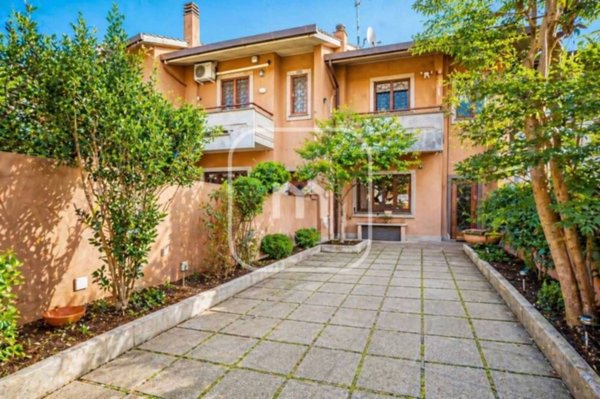 casa indipendente in vendita a Roma in zona Casal Morena