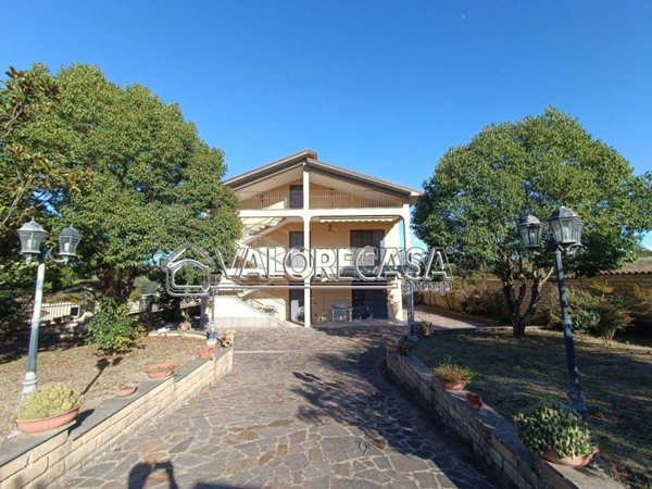 casa indipendente in vendita a Roma