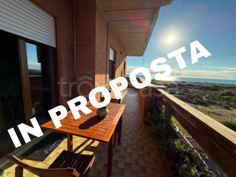 appartamento in vendita a Roma in zona Lido di Castel Fusano