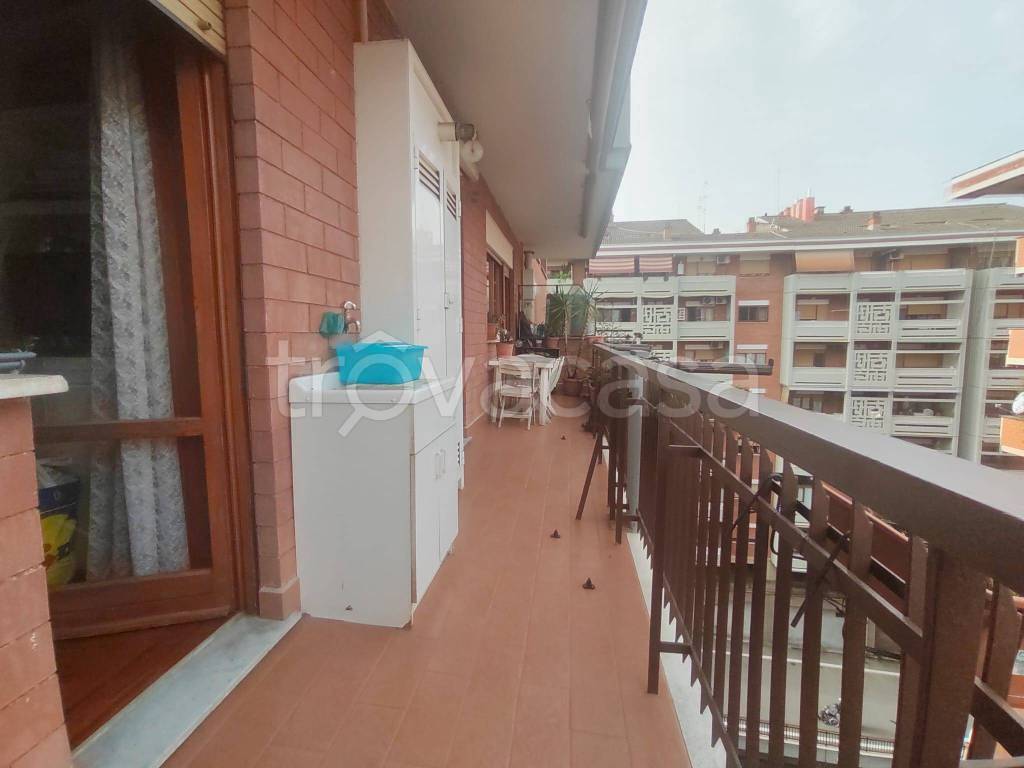appartamento in vendita a Roma in zona Prenestino-Labicano