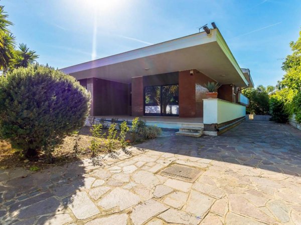casa indipendente in vendita a Roma in zona Infernetto