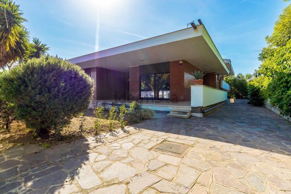 casa indipendente in vendita a Roma in zona Infernetto