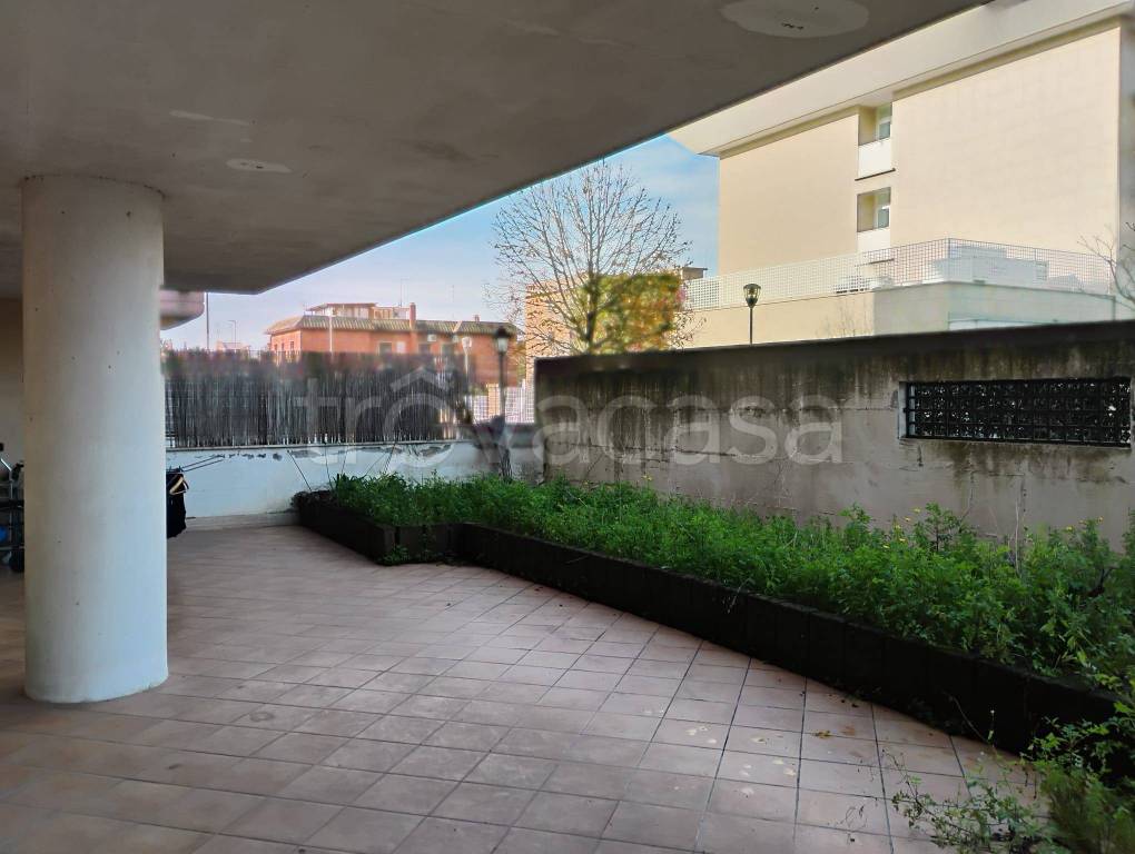 appartamento in vendita a Roma in zona Axa