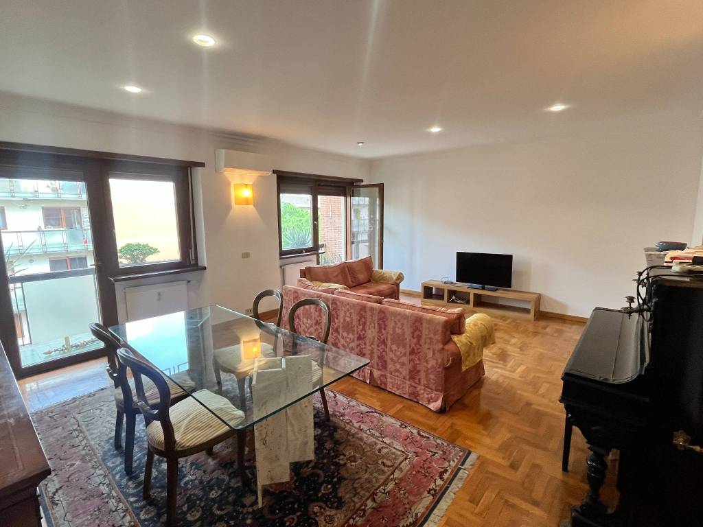 appartamento in vendita a Roma in zona Ardeatino