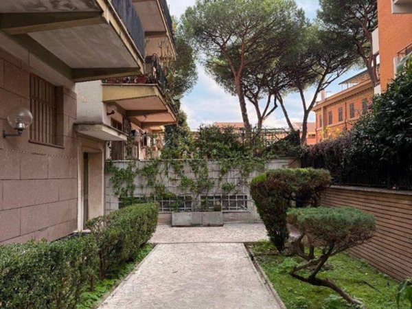 appartamento in vendita a Roma in zona Ostiense