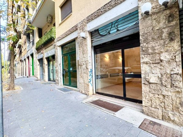 negozio in vendita a Roma in zona Tuscolano