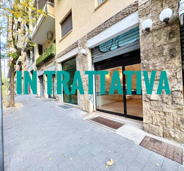 negozio in vendita a Roma in zona Tuscolano