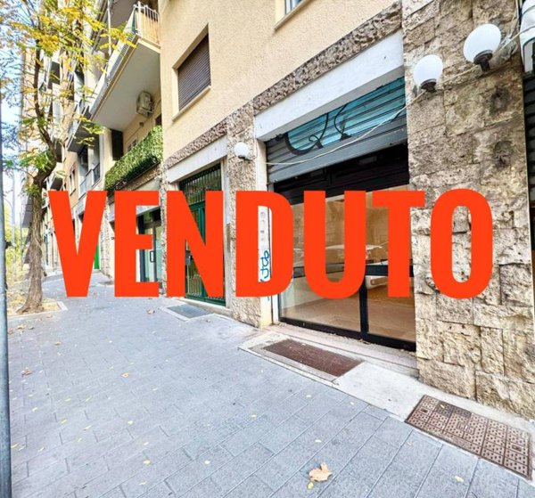 negozio in vendita a Roma in zona Tuscolano