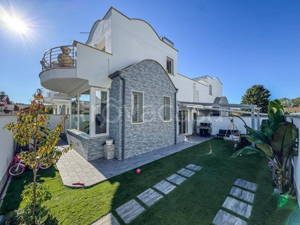 casa indipendente in vendita a Roma in zona Infernetto