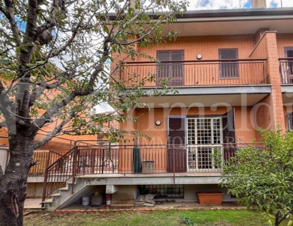casa indipendente in vendita a Roma in zona Magliana Vecchia