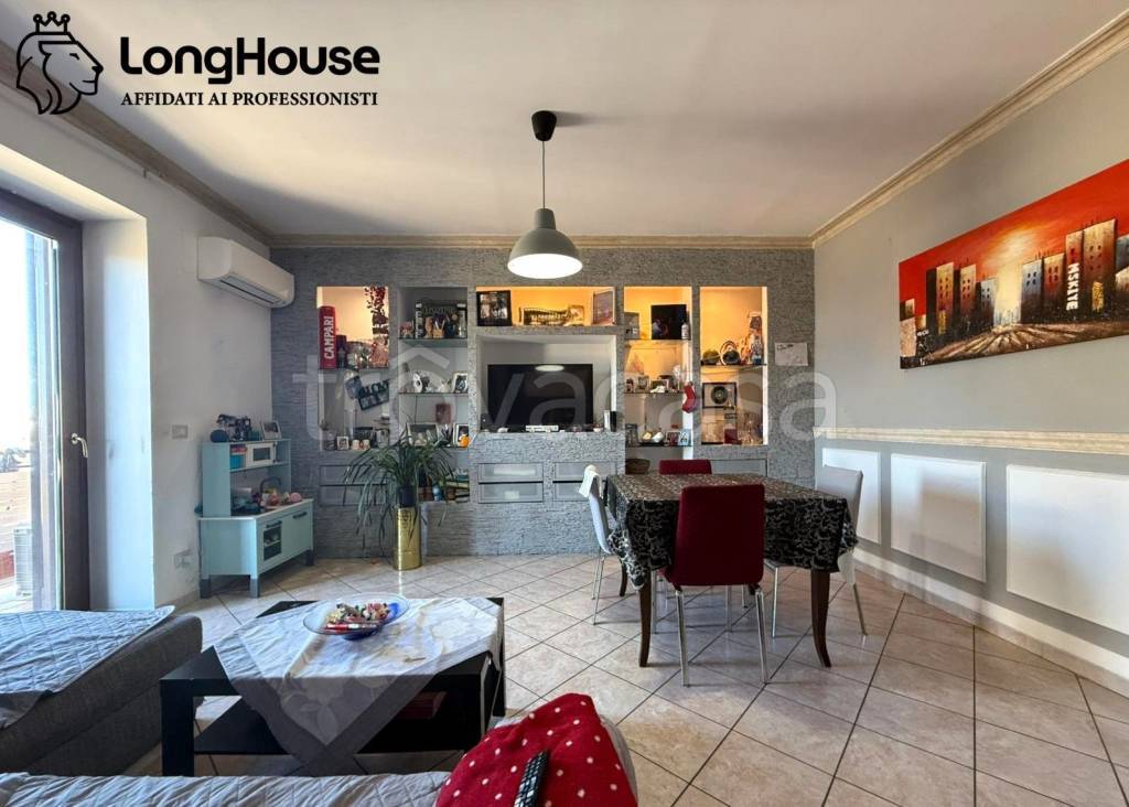 appartamento in vendita a Roma in zona Lunghezza