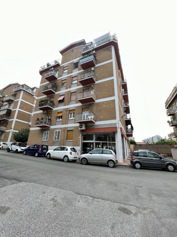 appartamento in vendita a Roma in zona Prenestino-Labicano