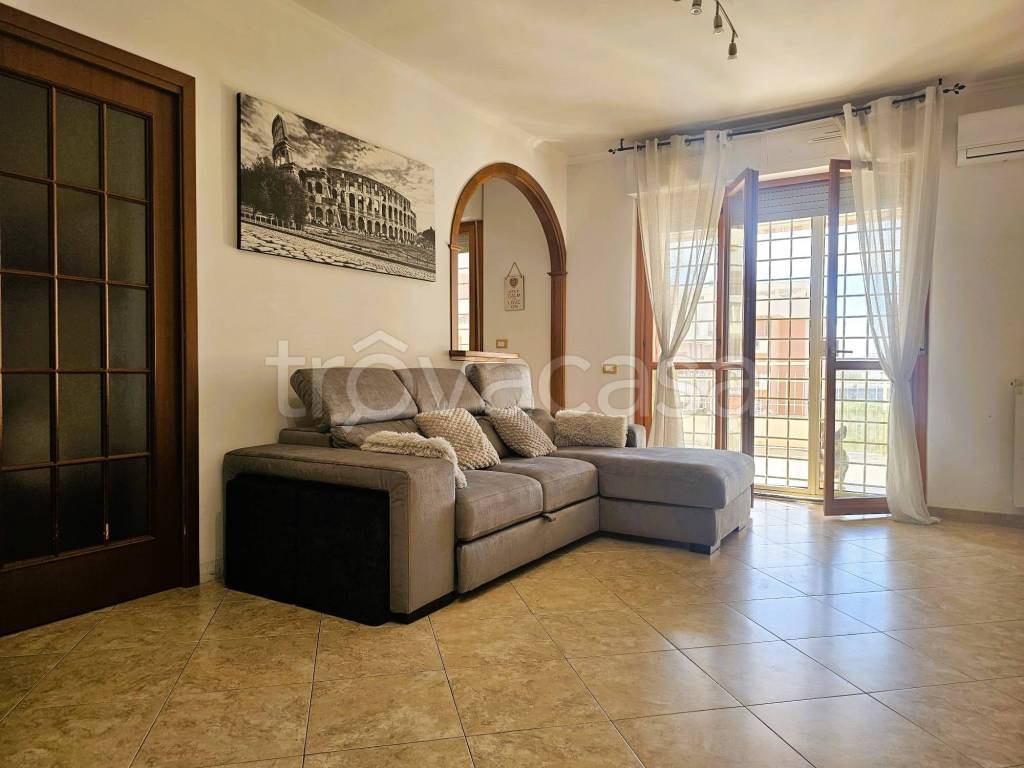 appartamento in vendita a Roma in zona Ostia