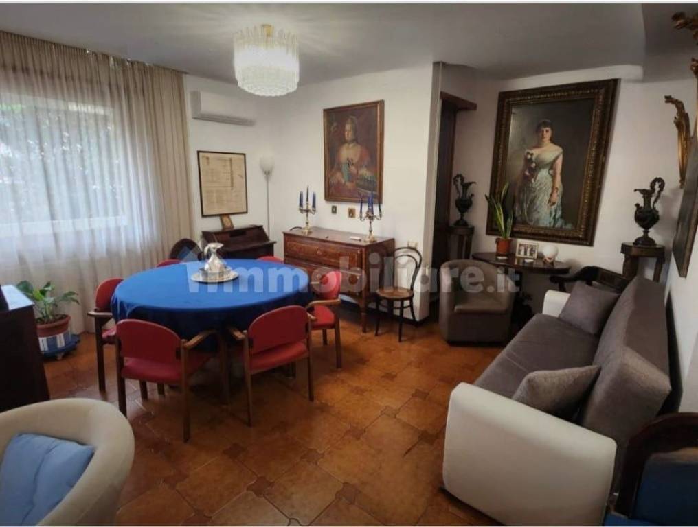 appartamento in vendita a Roma in zona EUR