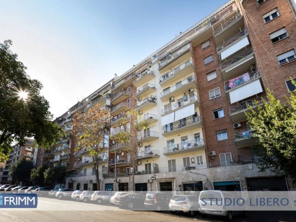 appartamento in vendita a Roma in zona Ostiense