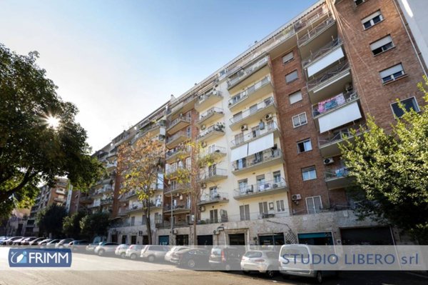 appartamento in vendita a Roma in zona Ostiense