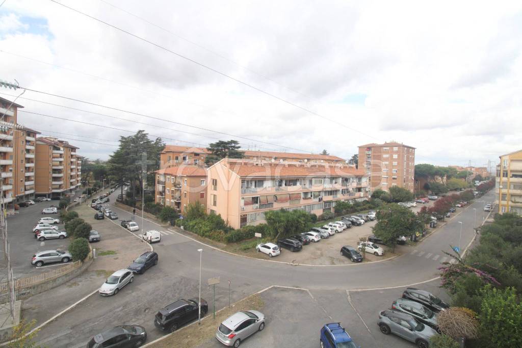 appartamento in vendita a Roma in zona Torre Spaccata