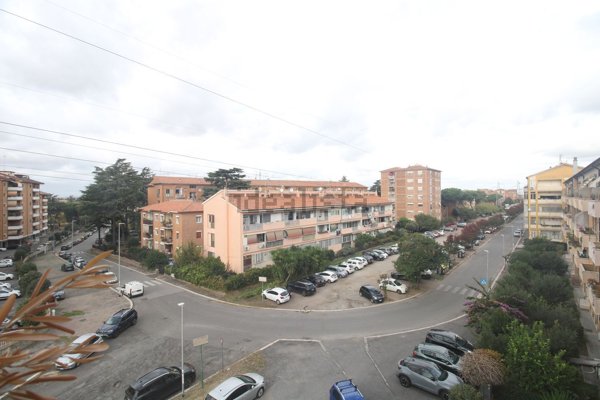 appartamento in vendita a Roma in zona Torre Spaccata