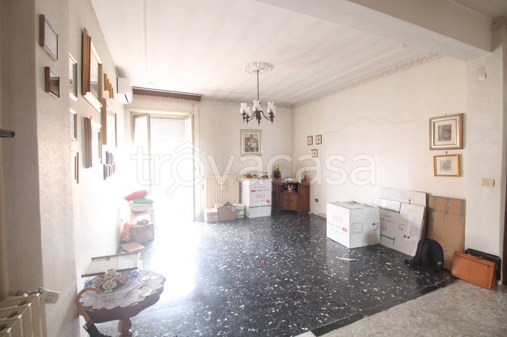 appartamento in vendita a Roma in zona Torre Spaccata