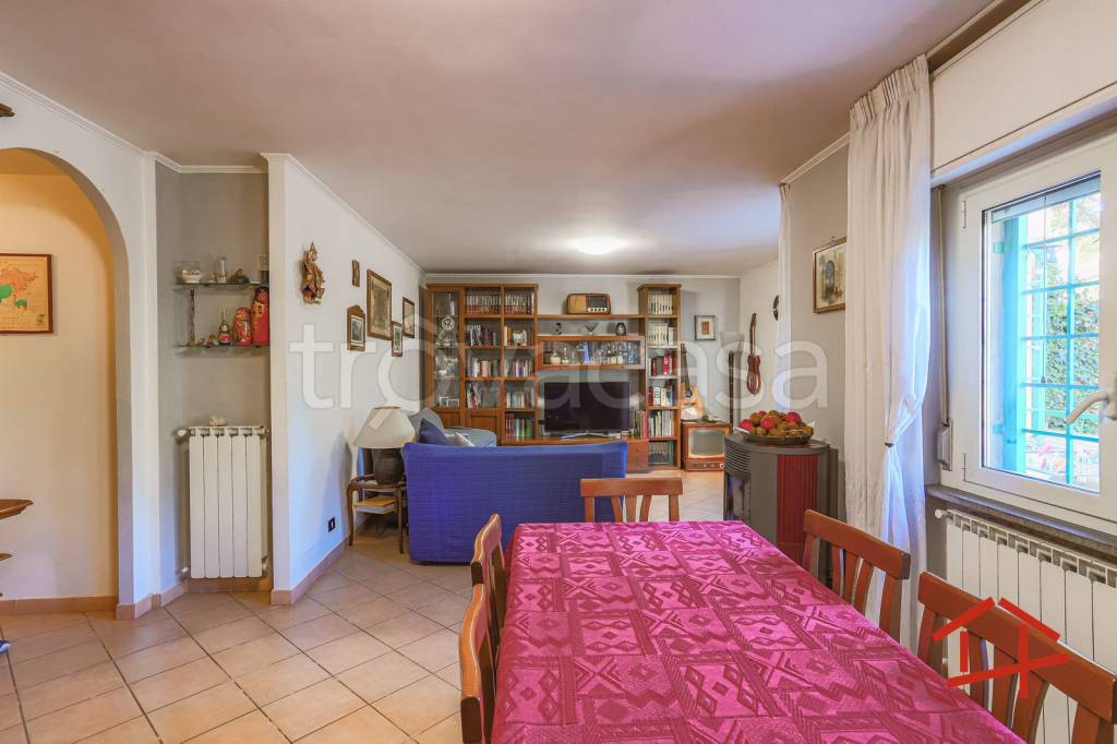 appartamento in vendita a Roma in zona Tor de' Cenci