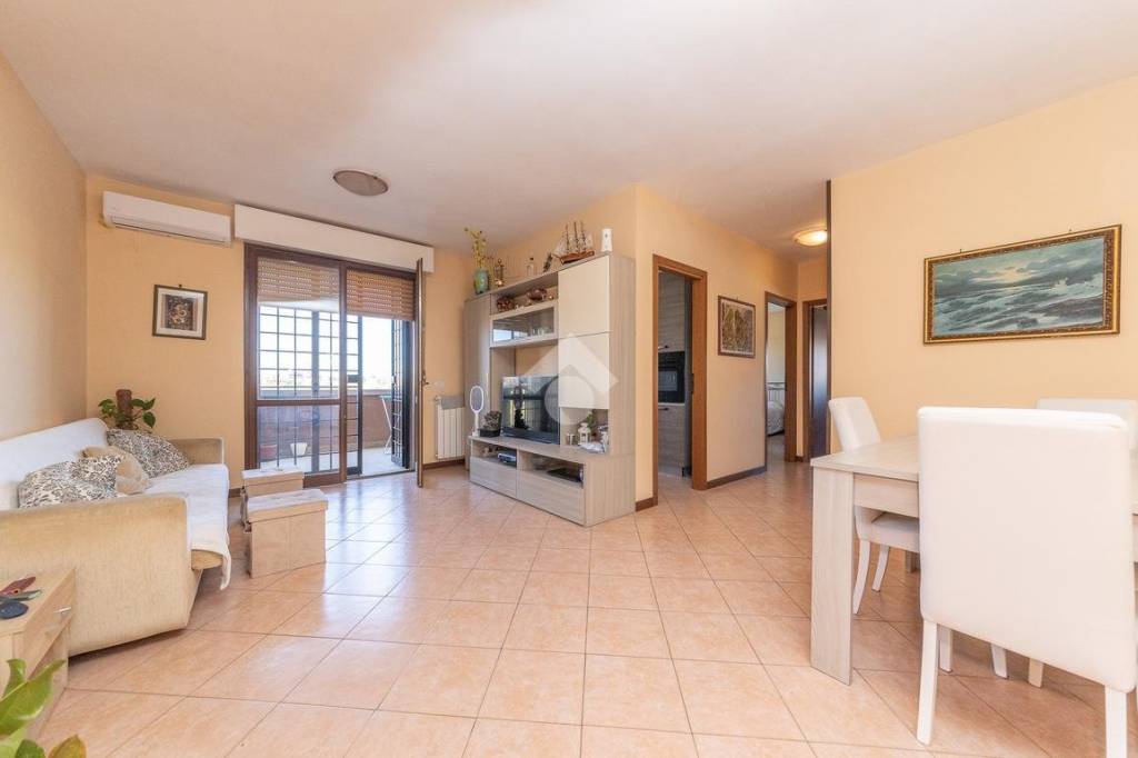 appartamento in vendita a Roma in zona Castelverde